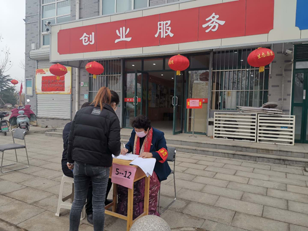 (第一部分配圖)高淑貞在做疫情登記_副本.jpg